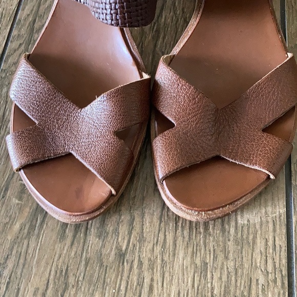 Cydwoq size 37 sandals - Picture 2 of 5